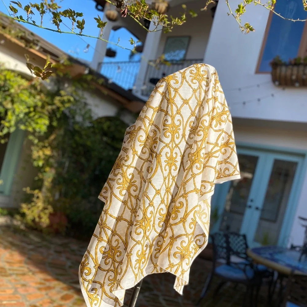 🏆 Vntg MC Mod Tablecloth White Mustard Gold Black